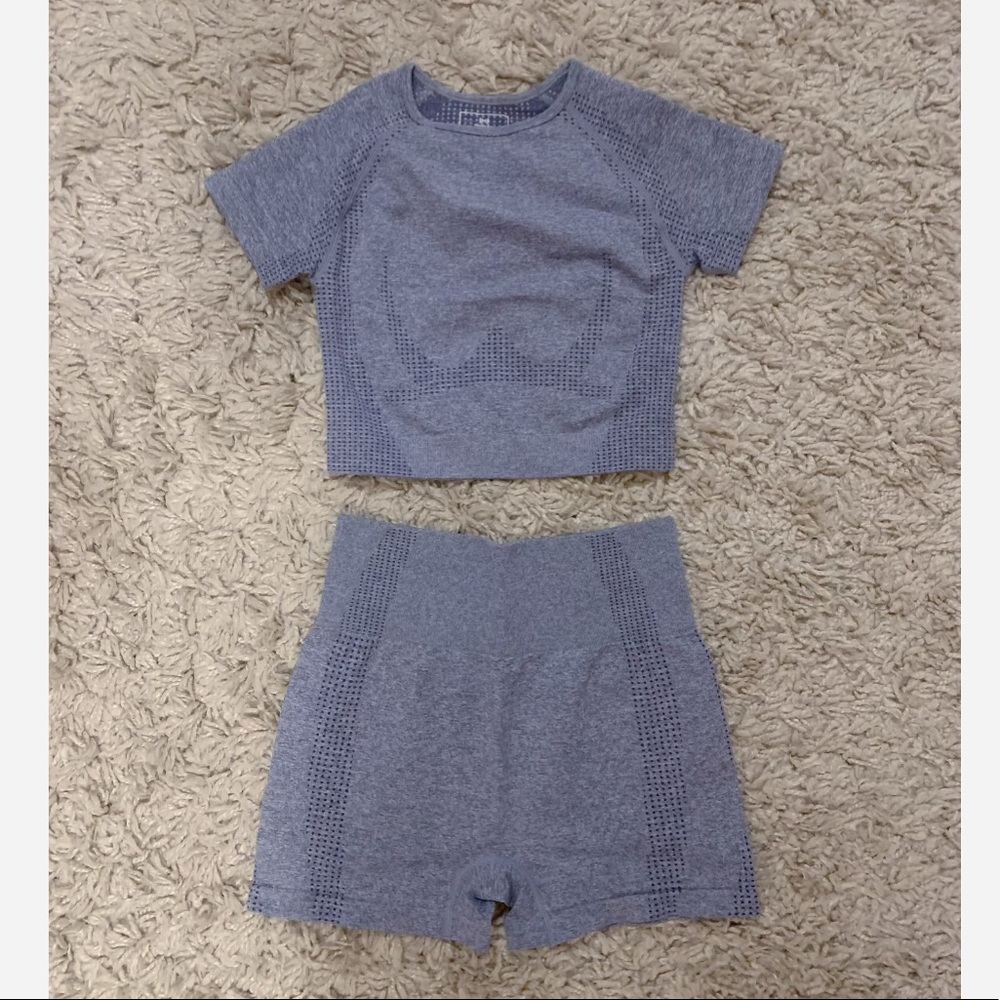 2-Piece Gray Vital Seamless Shorts + Crop Top Set - Picture 5 of 6